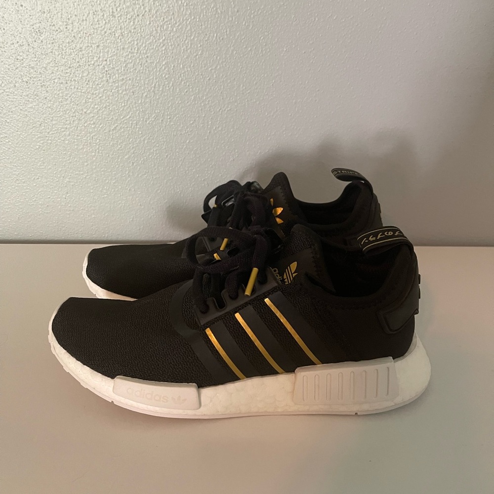 Women’s brand new Adidas shoes.